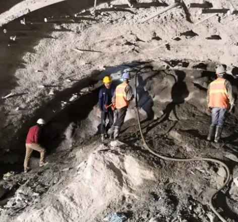 茄子河拱顶带模注浆料的施工流程及注意事项